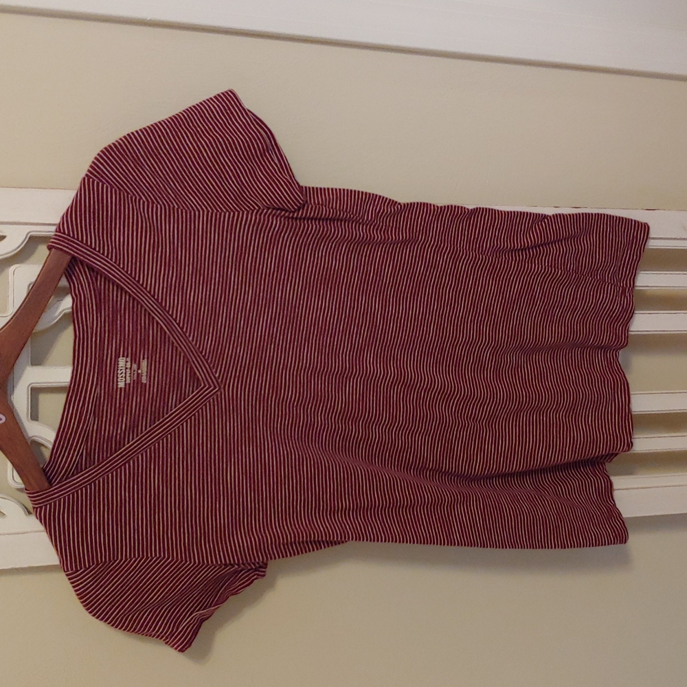 Simple v neck tee by Mossimo